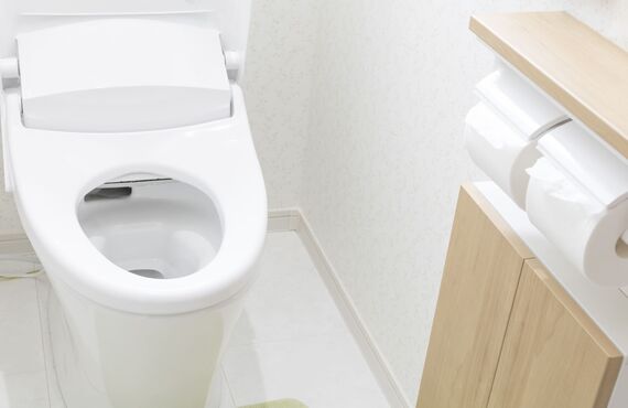 便器を中心にトイレの壁や床などまでクリーニングいたします | 松原市対応のハウスクリーニングふじた
